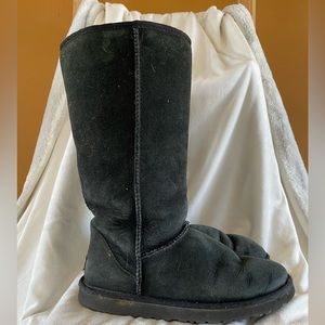 Classic Tall II Ugg boots size 8